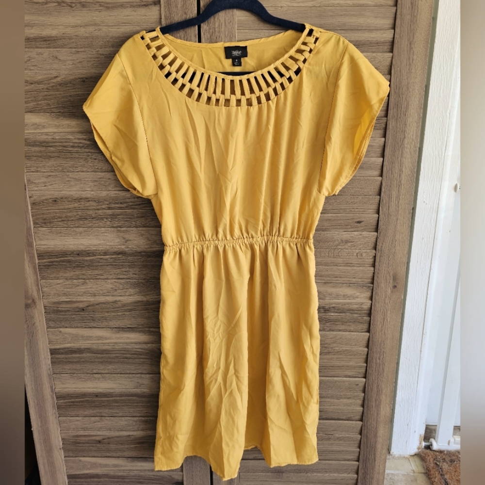 NWOT yellow mustard color dress light weight knee length size S elastic waist